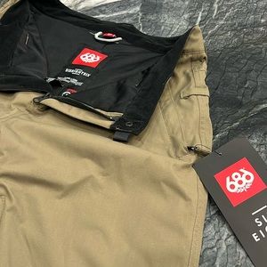 Winter fun starts with comfortable and warm new snowboard/ski pant. Never worn.